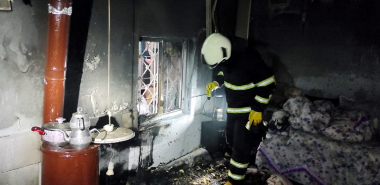 Tek başına yaşayan kadının evinde yangın çıktı