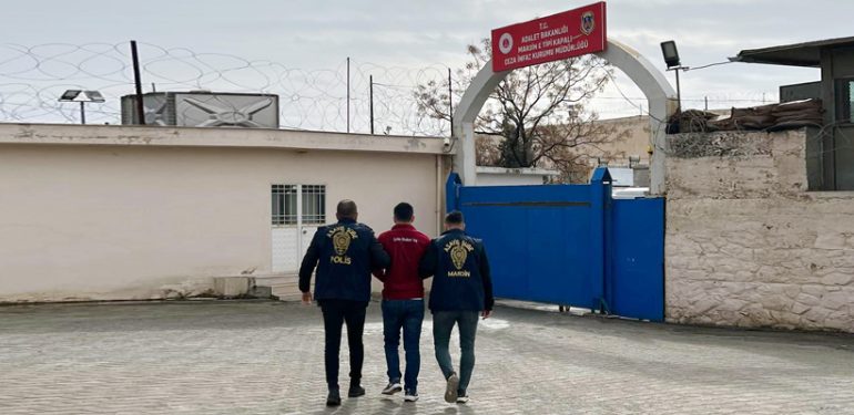Cezaevi firarisi ile dolandırıcılıktan aranan kişi yakalandı