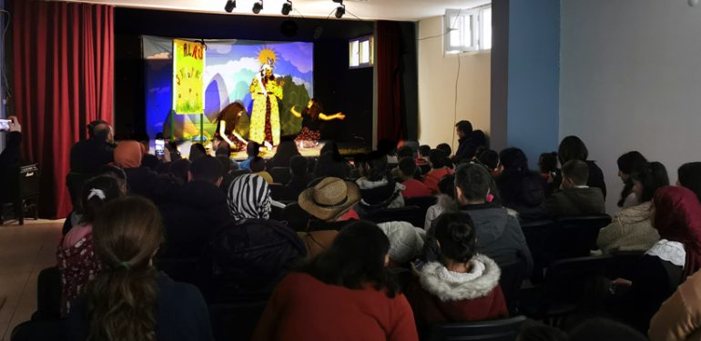 Kürtçe çocuk tiyatro oyunu “Șengê û Pengê” Kızıltepe’de sahnelendi