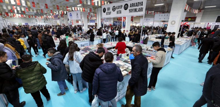 Mardin 1. Kitap Fuarı’nı on binlerce kişi ziyaret etti