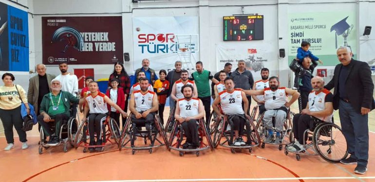 Kızıltepe Tekerlekli sandalye basketbol takımı Play Off çeyrek final ilk maçını 67-61 kazandı