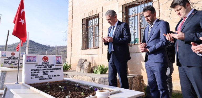 Mardin Valisi Akkoyun’un talimatıyla, şehit kabirlerinde düzenleme yapıldı