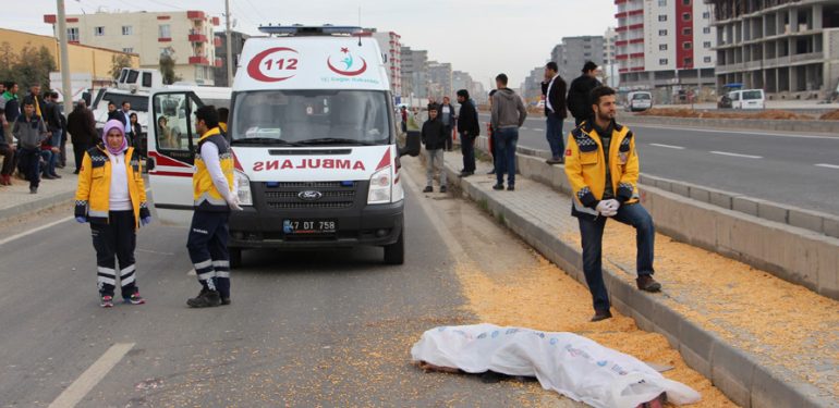 10 sınıf öğrencisi elinde karnesi ile TIR’ın altında kalarak can verdi