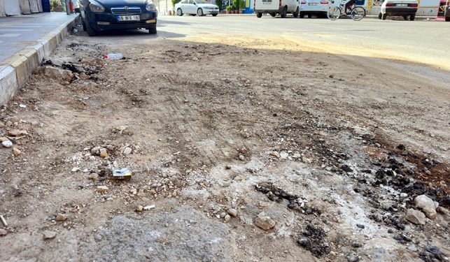 Esnaf onarım için açılan çukurların asfaltlanmasını istiyor!