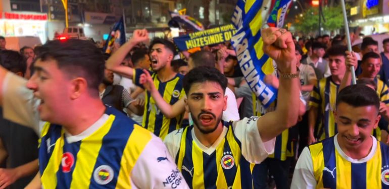 Fenerbahçe taraftarı Kızıltepe’de Galatasaray galibiyetini coşkuyla kutladı