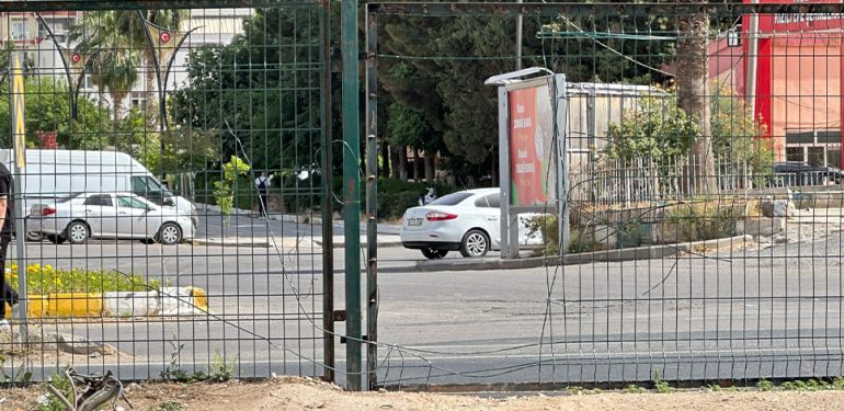 İpek yolunda üst geçidi kullanmamak için yine telleri kırdılar