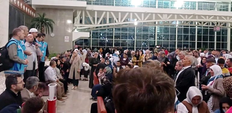 Mardin’den ilk Hac kafilesi dualarla uğurlandı