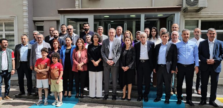 DEM Parti Eş Genel Başkanları Mardin Büyükşehir Belediyesini ziyaret etti