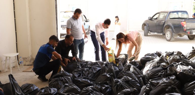 Mazıdağı Belediyesi Bayram nedeniyle 300 aileye yardım kolisi dağıttı