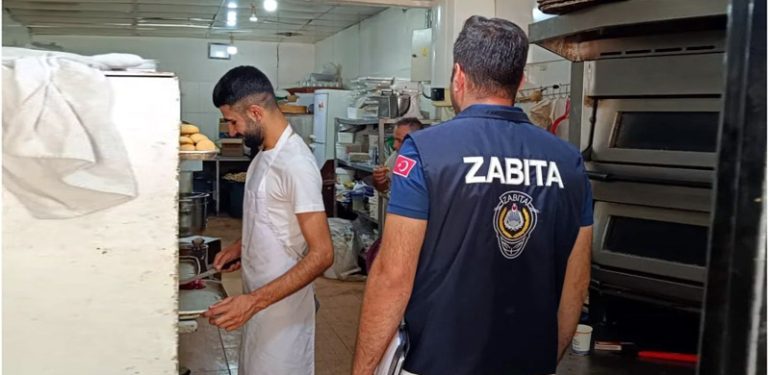 Mazıdağı Belediyesi bayram öncesi tatlı imalathaneleri denetledi