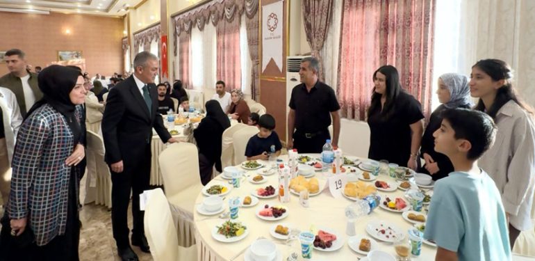 Mardin Valisi Tuncay Akkoyun, Şehit Aileleri, Gazi ve Aileleriyle bir araya geldi