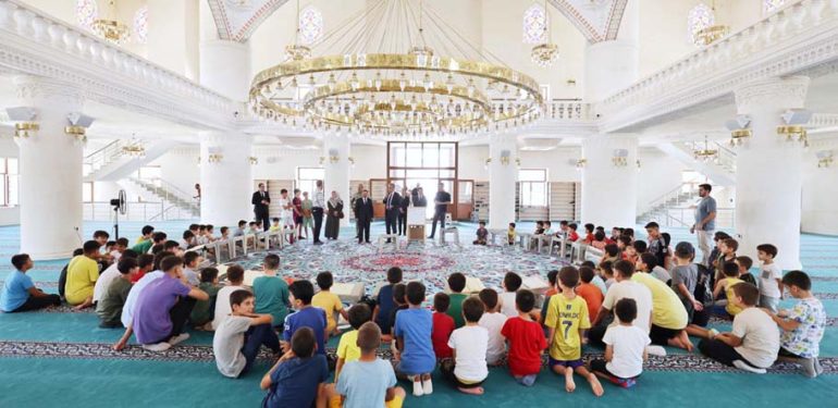 Vali Tuncay Akkoyun, Yaz Kur’an Kurslarını ziyaret etti