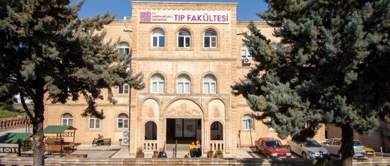 MAÜ Nitelikli Uzman Hekimler Yetiştirmeye Devam Ediyor