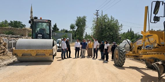Kızıltepe Belediyesi Kocalar Mahallesinde yol çalışması gerçekleştiriyor