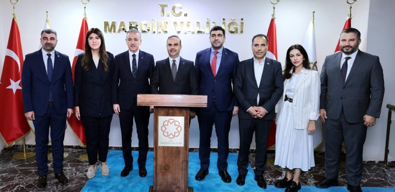 Bakan Kacır, Mardin Valiliğini ziyaret etti