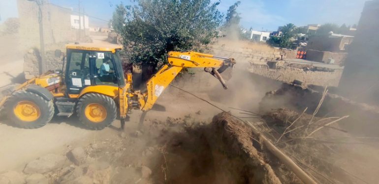 Kızıltepe’de İki harabe evin yıkımı yapıldı