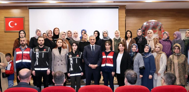 Mardin’de “En İyi Narkotik Polisi: Anne” programı düzenlendi