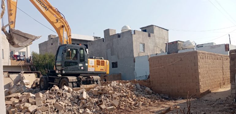 Kızıltepe’de 3 metruk evin yıkımı gerçekleştirildi