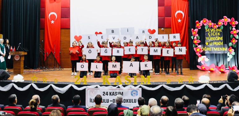 24 Kasım Öğretmenler günü programı düzenlendi