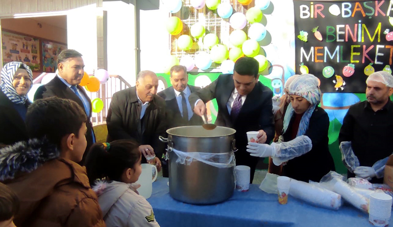 Bahçelievler İlkokulundan Öğrencilere Çorba İkramı