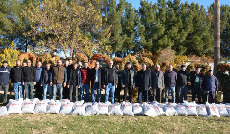 Kızıltepe Belediyesi işçilerine kışlık iş elbisesi dağıttı
