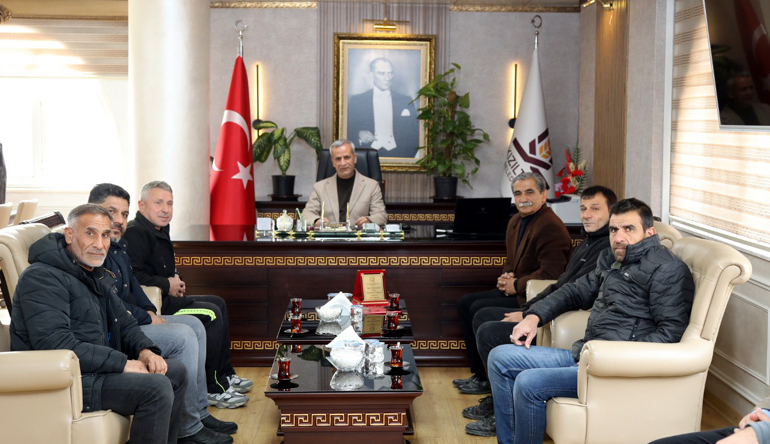 Kızıltepe Kulüpler Birliği’nden Belediye Başkanı İpek’e Plaket!