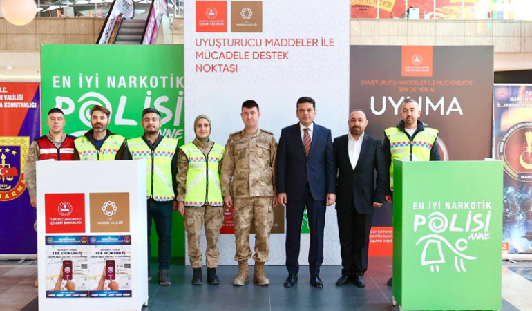 Kaymakam Şahin en iyi narkotik polisi: Anne standını ziyaret etti