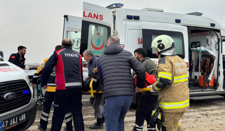 Kızıltepe’de araç devrildi: 5 kişi yaralandı 