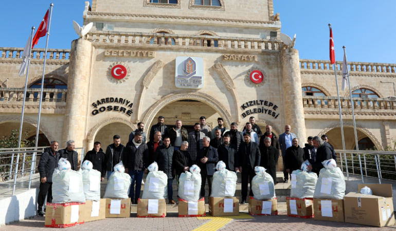 Belediye Kızıltepe futbol takımlarına spor malzemeleri dağıttı