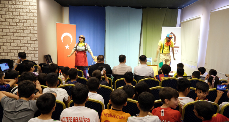 “Kırmızı Burunlar” Kızıltepeli Çocuklarla Buluştu