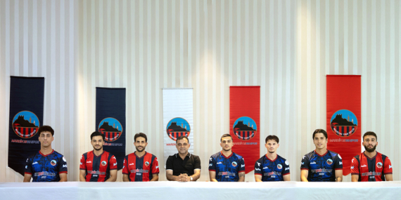 Mardin1969 Spor anlaştığı 7 futbolcu için toplu imza töreni düzenledi