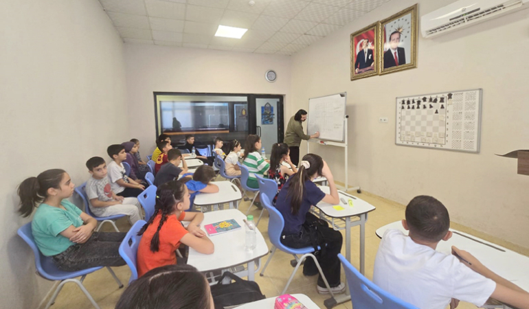 Kızıltepe Belediyesi’nden Çocuklara Satranç Eğitimi