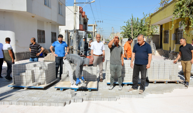 Belediye, 700 Bin Metrekare parke taşı döşeme çalışmalarını sürdürüyor