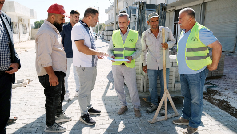 Belediye Başkanı İpek, Parke serme çalışmalarını denetledi