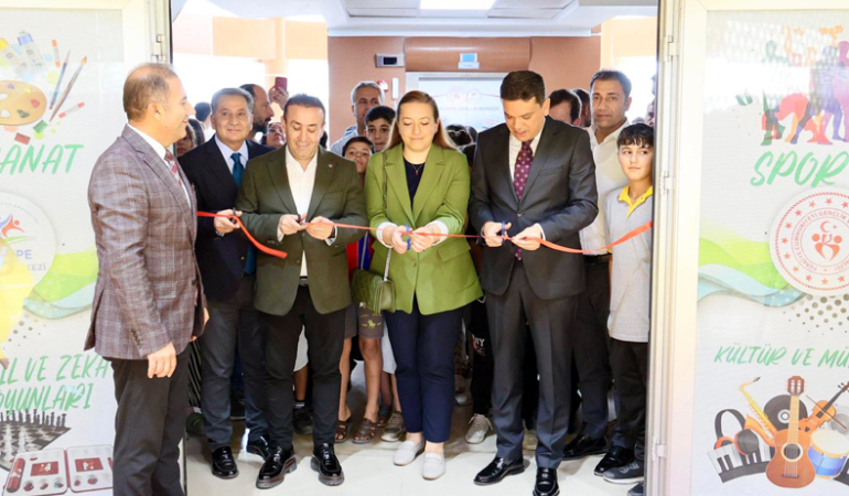 Kızıltepe Gençlik Merkezi Görsel Sanatlar Sergisinin Açılışı Yapıldı