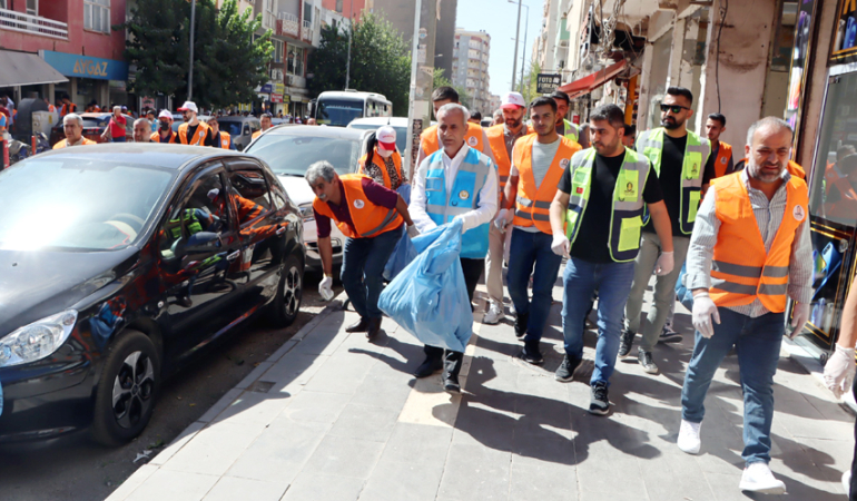 Kızıltepe’de Örnek Temizlik Çalışması