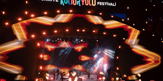 BENGÜ’DEN MARDİN KÜLTÜR YOLU FESTIVALİ’NDE GÖRKEMLİ PERFORMANS