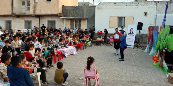 Çocuklar İçin Gezici Tiyatro Şenliği Başladı