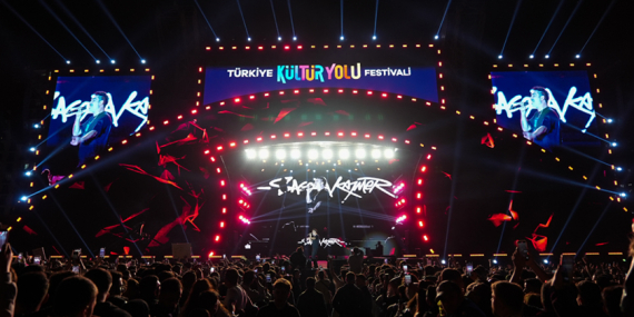 MARDİN YENİ HAFTAYA KÜLTÜR SANAT ŞÖLENİYLE BAŞLADI