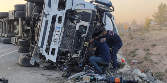 İpekyol’unda feci kaza, 1 ölü 2 yaralı