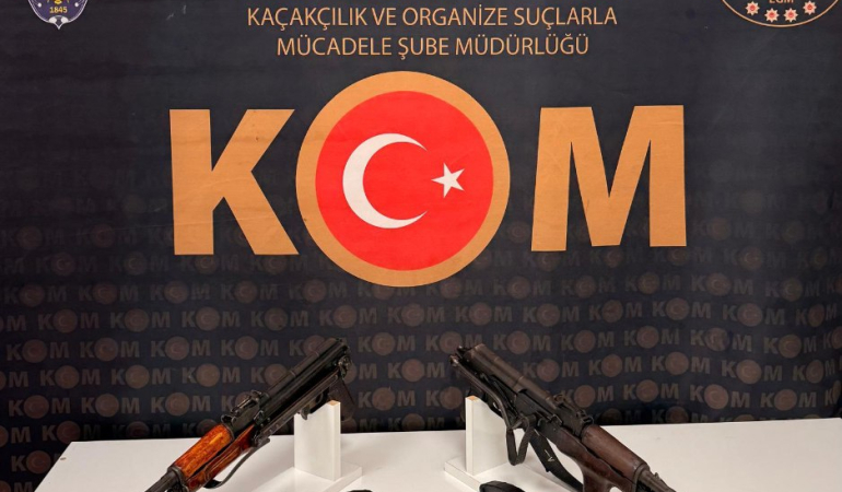 Arama yapılan araçta silah ele geçirildi