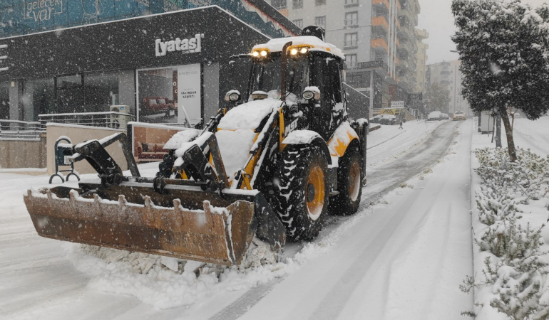 Büyükşehir belediyesinden sürücülere buzlanma riski uyarısı