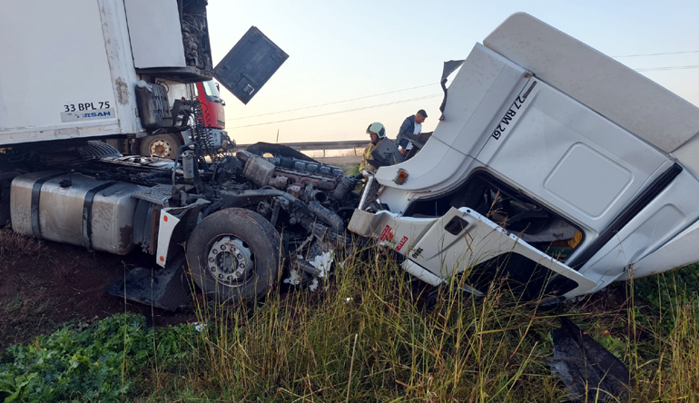 Şarampole devrilen TIR’ın şoförü yaralandı