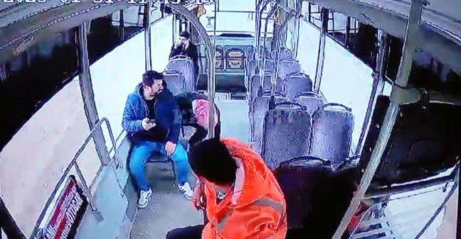 Şehiriçinde fenalaşan epilepsi hastasının yardımına 112 yetişti