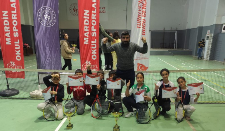 Köy Okulu öğrencilerinin Tenis başarısı