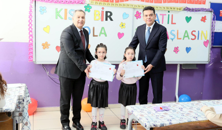 Kaymakam Şahin Karne Dağıtım Törenine Katıldı