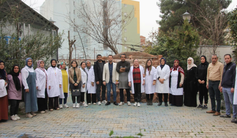 Aşçı ustası kursiyerlerinin uygulamalı eğitimleri sürüyor