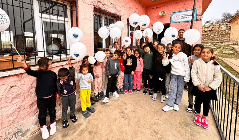 Dicle Gönüllüleri’nden Öğrencilere Destek