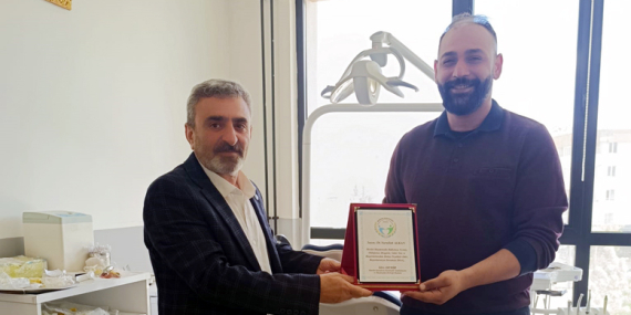 Mar-Kar Başkanı Demir’den Dr. Alkan’a teşekkür plaketi