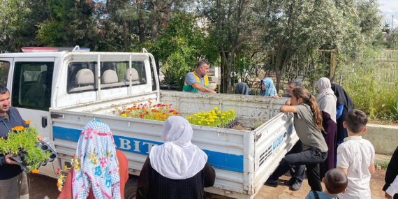 Kızıltepe Belediyesi’nden Mezarlıklara Mevsimlik Çiçek Dağıtımı